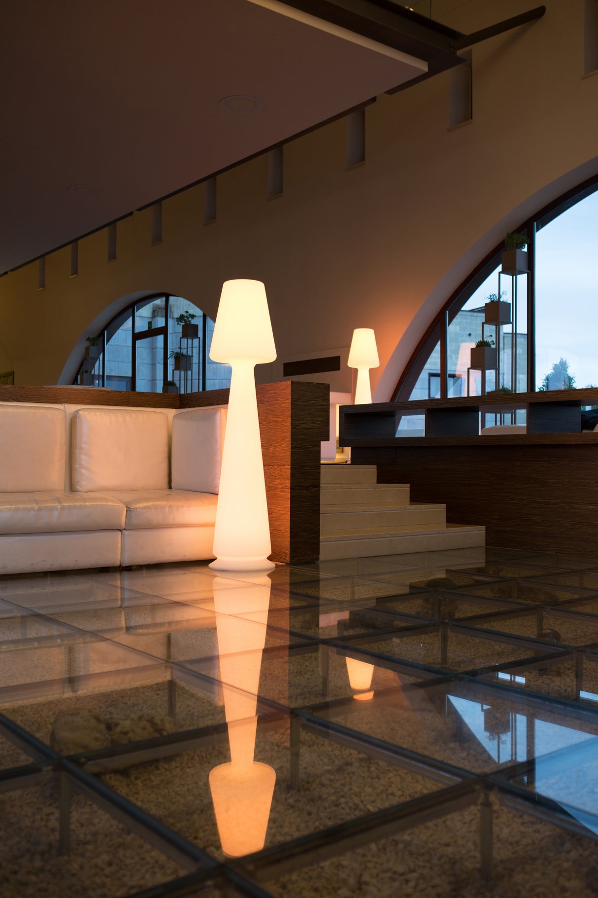 Piantana led chloe rgb 39xh165 cm c/telecoman