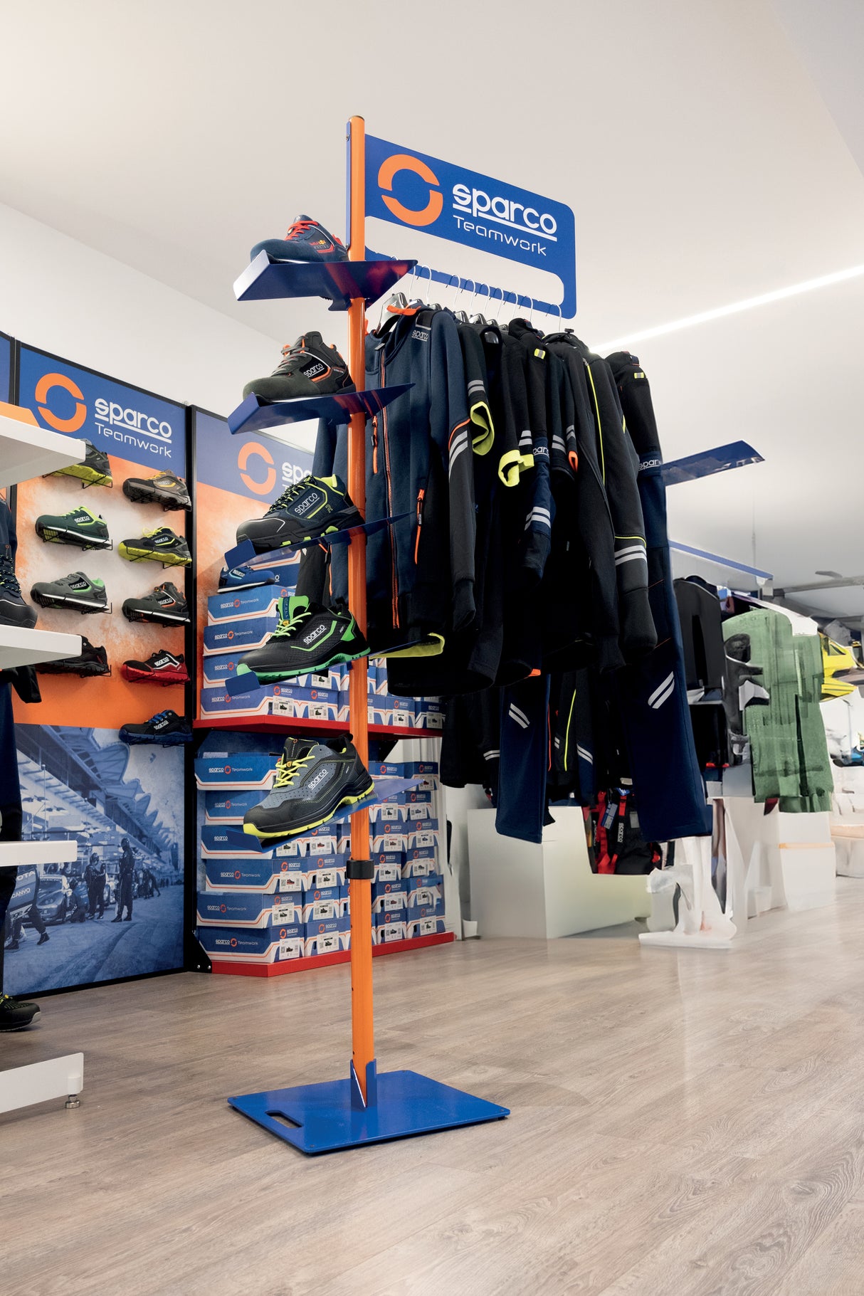 Sparco espositore totem cm 40x201h sm3000213+grucce